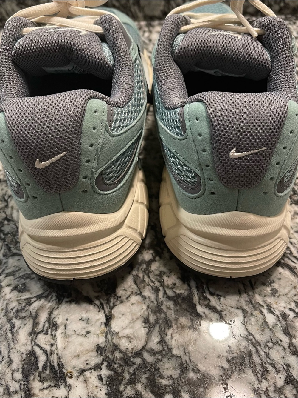 Nike Women's V5 Runner Sneakers - Picture 4 of 6